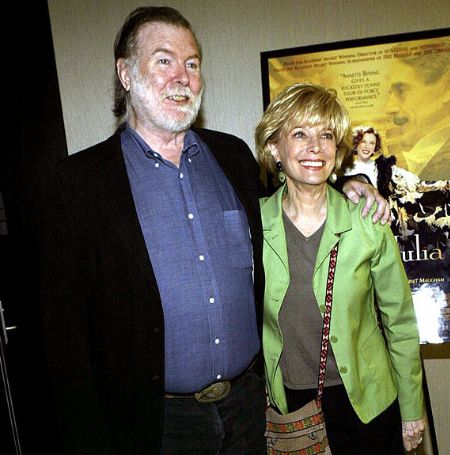 esley Stahl&nbsp;is a married woman; she is living a blissful life with her current spouse; however, things didn't work between her and her first husband. 